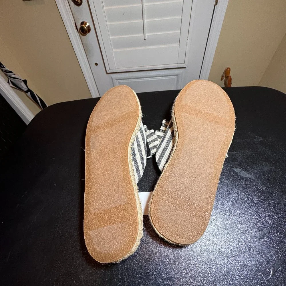 Loft size 10 espadrille slippers NWT with a bow